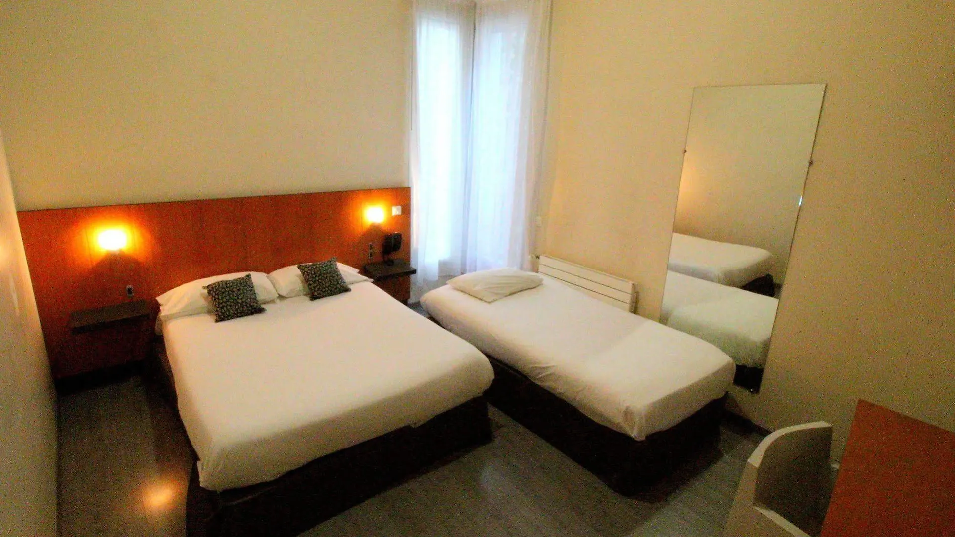 ***  Hotel De La Gare 브레스트 프랑스